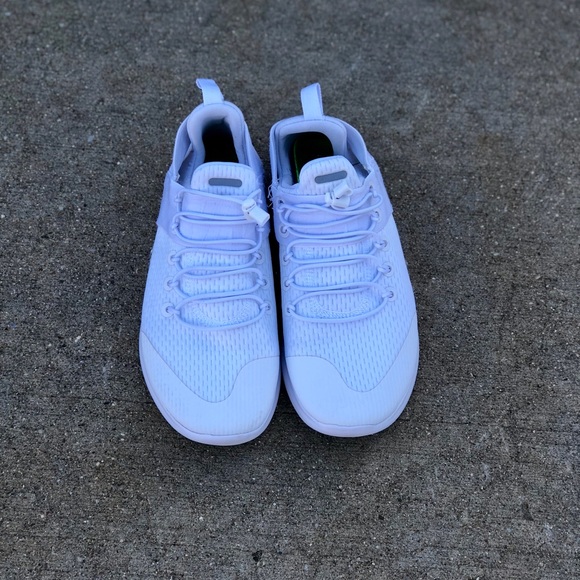 white nike commuters